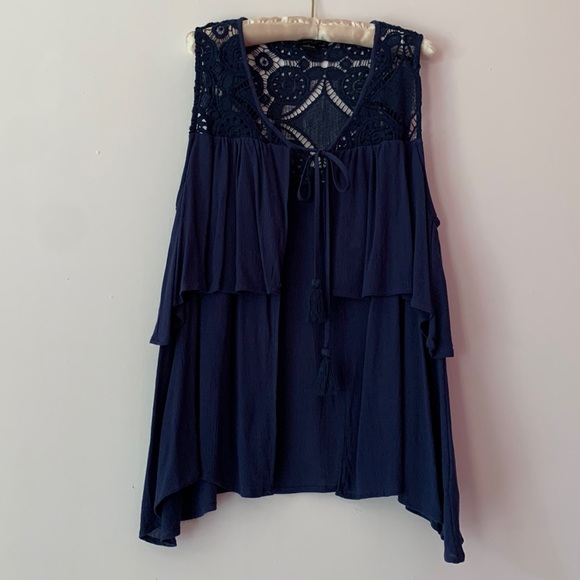 Two tier lacy top with front tie - Picture 1 of 6